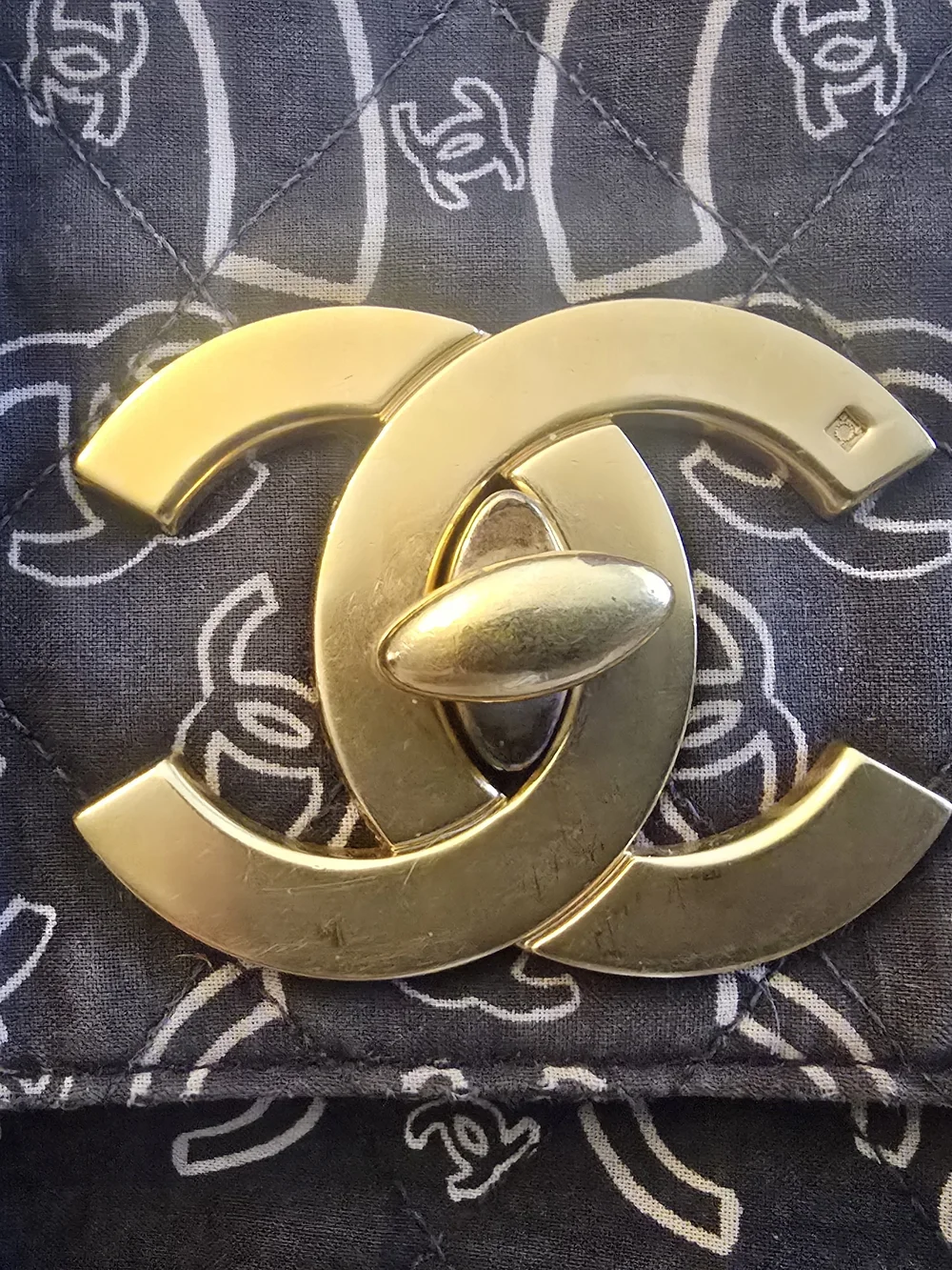 Vintage CHANEL 1990S bandana Jumbo Flap Bag - Picture 4 of 13